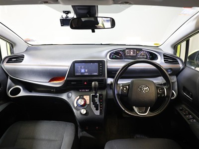 2015 Toyota Sienta - Thumbnail