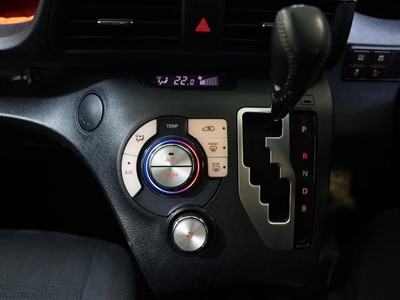 2015 Toyota Sienta - Thumbnail