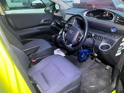 2015 Toyota Sienta - Thumbnail