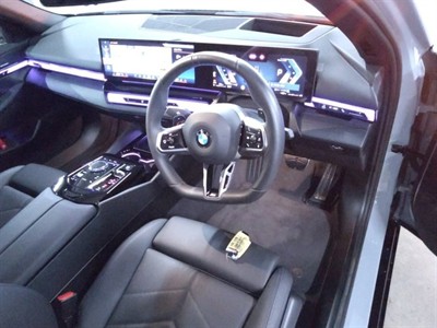 2024 BMW 523d - Thumbnail