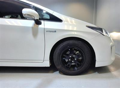 2014 Toyota Prius - Thumbnail