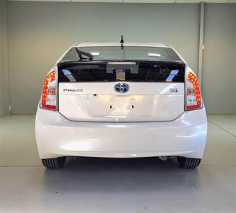 2014 Toyota Prius - Thumbnail