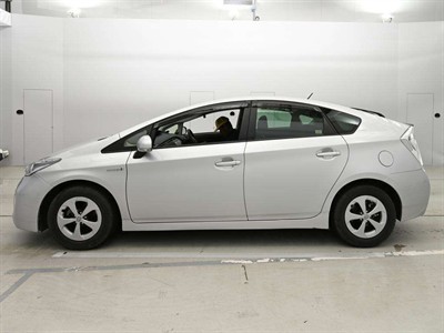 2013 Toyota Prius - Thumbnail