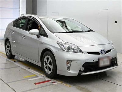 2013 Toyota Prius - Thumbnail