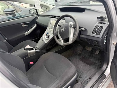 2013 Toyota Prius - Thumbnail