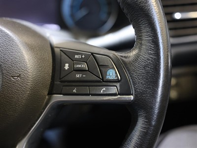 2017 Nissan Leaf - Thumbnail
