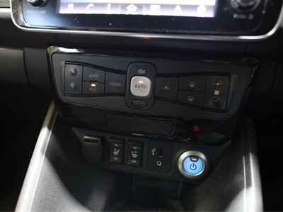 2017 Nissan Leaf - Thumbnail