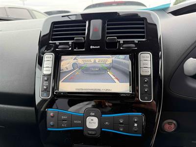 2016 Nissan Leaf - Thumbnail