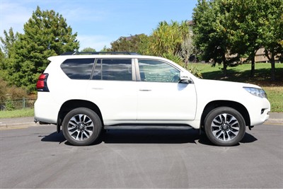 2019 Toyota Land Cruiser Prado - Thumbnail
