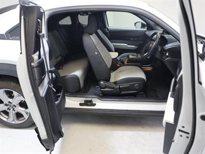 2021 Mazda MX-30 - Thumbnail