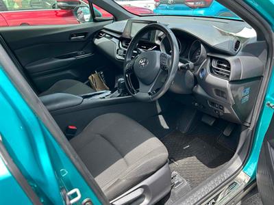 2017 Toyota C-HR - Thumbnail
