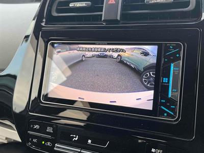 2017 Toyota Prius - Thumbnail