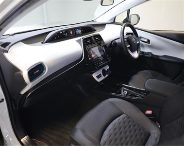 2017 Toyota Prius - Thumbnail