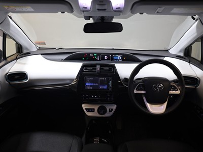 2017 Toyota Prius - Thumbnail