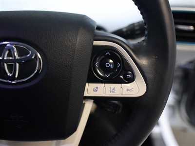 2017 Toyota Prius - Thumbnail
