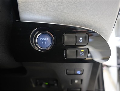 2017 Toyota Prius - Thumbnail