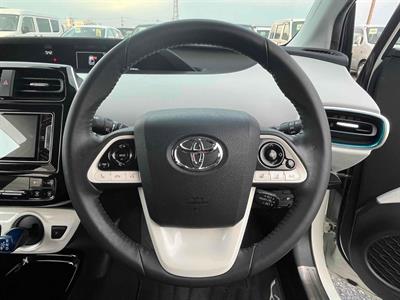 2017 Toyota Prius - Thumbnail