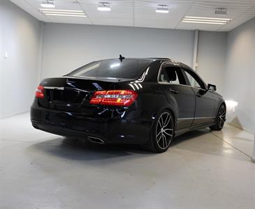 2011 Mercedes-Benz E 550 - Thumbnail