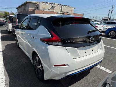2017 Nissan Leaf - Thumbnail