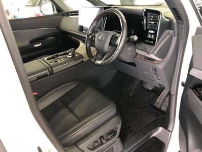 2024 Lexus LM 500H - Thumbnail