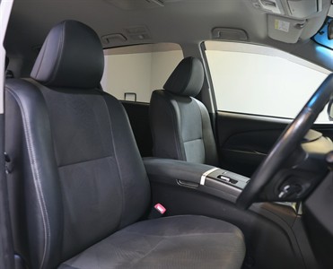 2015 Toyota Estima - Thumbnail