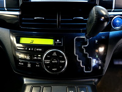 2015 Toyota Estima - Thumbnail