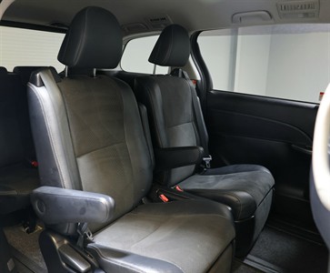 2015 Toyota Estima - Thumbnail