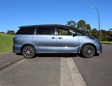 2015 Toyota Estima - Thumbnail