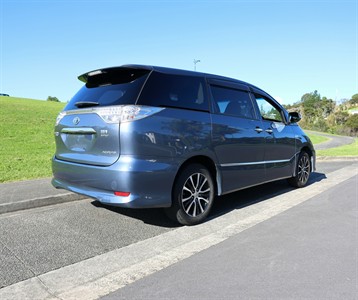 2015 Toyota Estima - Thumbnail