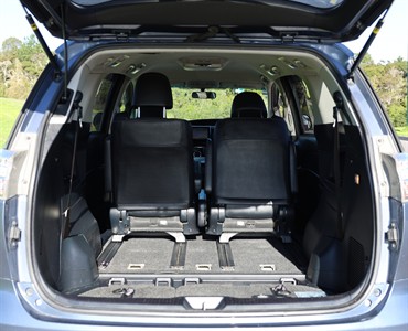 2015 Toyota Estima - Thumbnail