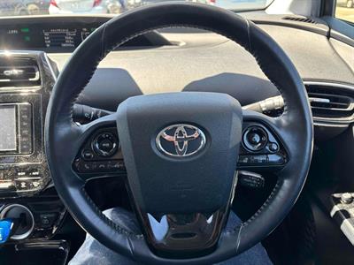 2019 Toyota Prius - Thumbnail