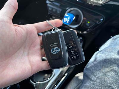 2019 Toyota Prius - Thumbnail