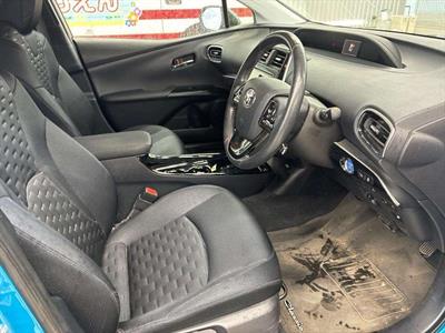 2019 Toyota Prius - Thumbnail