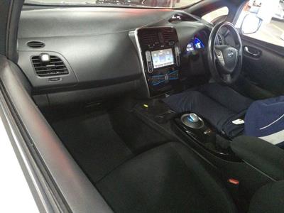 2017 Nissan Leaf - Thumbnail