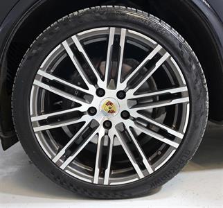 2018 Porsche Cayenne - Thumbnail