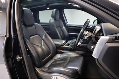 2018 Porsche Cayenne - Thumbnail