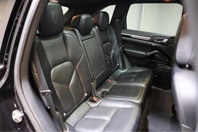 2018 Porsche Cayenne - Thumbnail