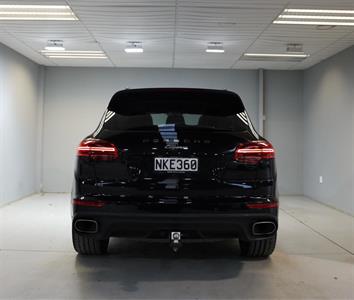 2018 Porsche Cayenne - Thumbnail