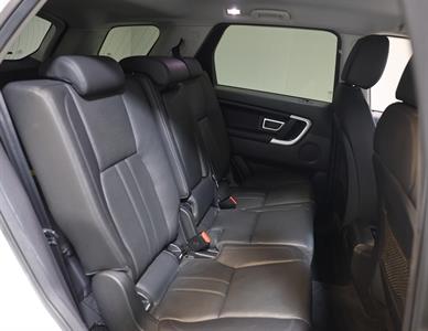 2016 Land Rover Discovery - Thumbnail