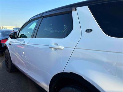 2016 Land Rover Discovery - Thumbnail