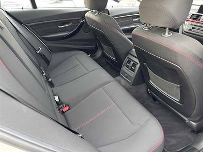 2012 BMW 320i - Thumbnail