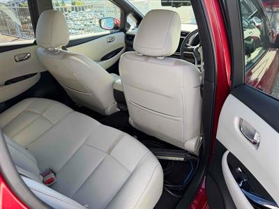 2021 Nissan Leaf - Thumbnail