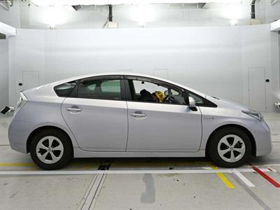 2015 Toyota Prius - Thumbnail