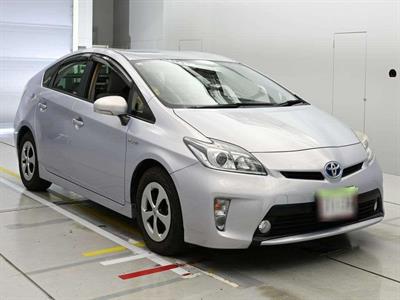 2015 Toyota Prius - Thumbnail
