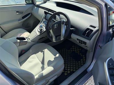 2015 Toyota Prius - Thumbnail