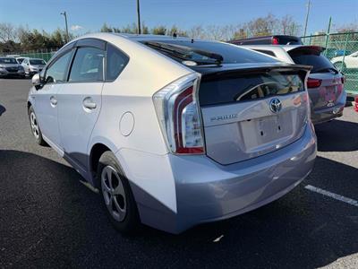 2015 Toyota Prius - Thumbnail