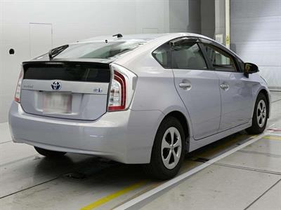 2015 Toyota Prius - Thumbnail