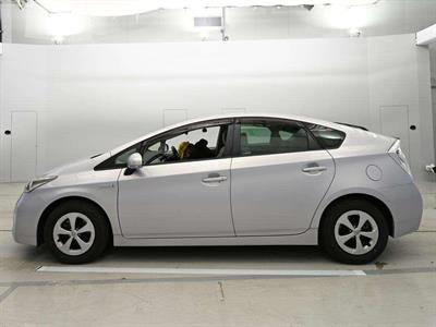 2015 Toyota Prius - Thumbnail