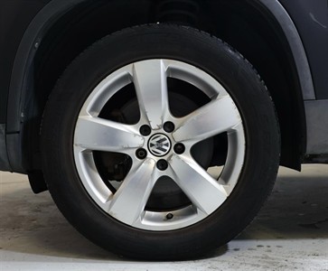 2014 Volkswagen Tiguan - Thumbnail