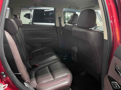 2015 Mitsubishi Outlander - Thumbnail